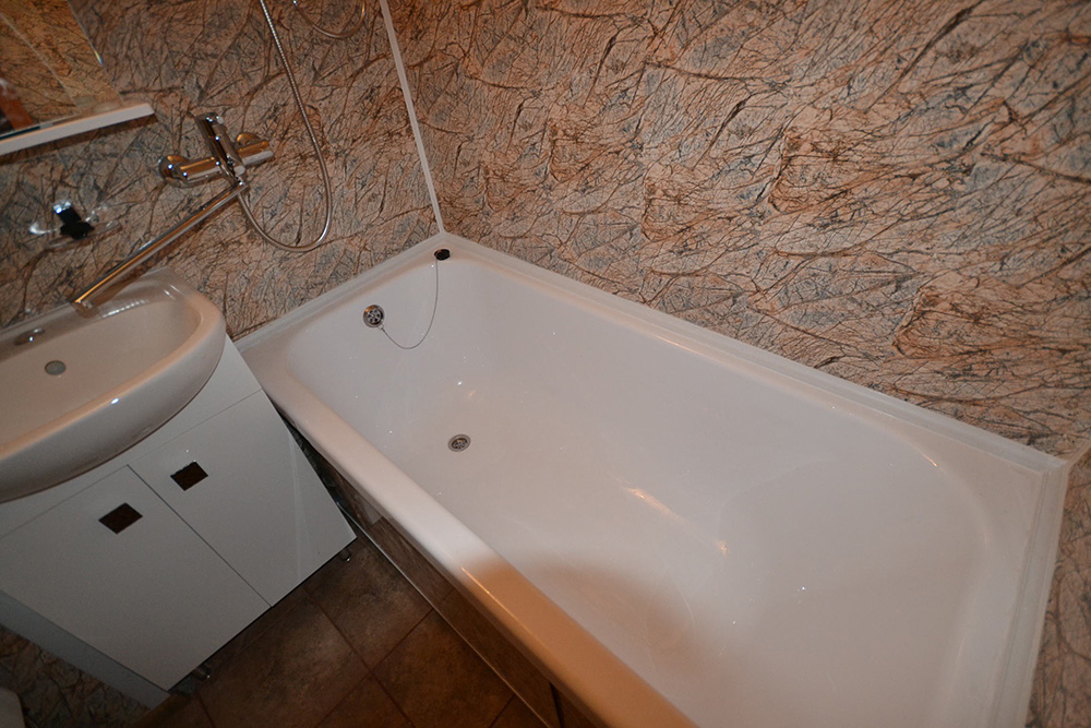 Ванная комната дешево и красиво своими руками: чем отделать стены бюджетно