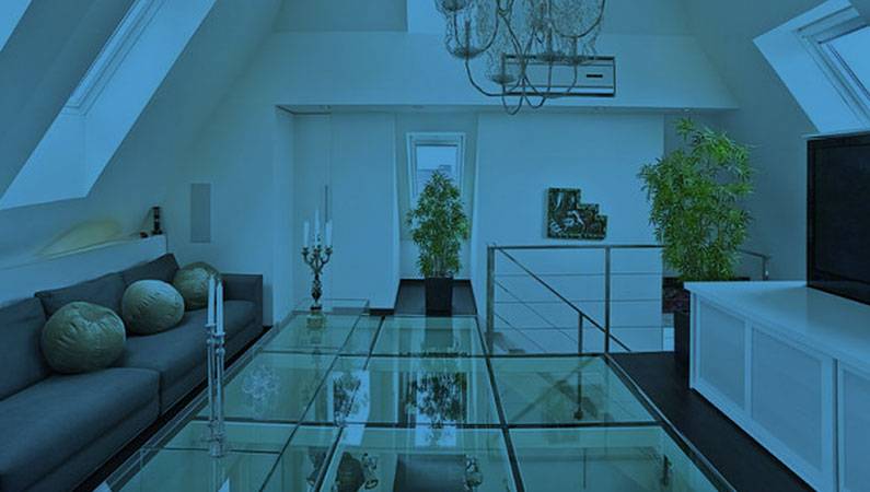 Полы из стекла в интерьере разных комнат, стеклянные полы в помещении