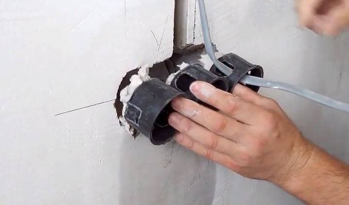 Как установить подрозетник в бетонную стену - частые ошибки и правила. монтаж розеток без подрозетника, сверление высокопрочного бетона. крепеж без раствора.