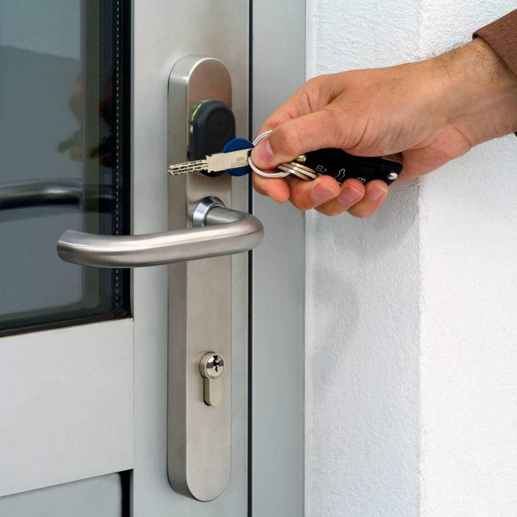 Выбор входного замка для металлических дверей – гарантия защиты!