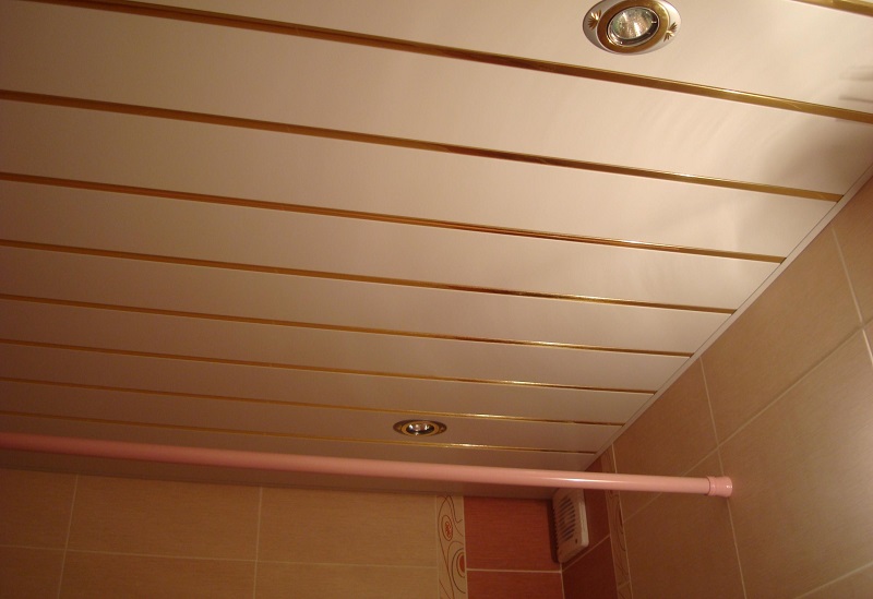 Реечный потолок для ванной