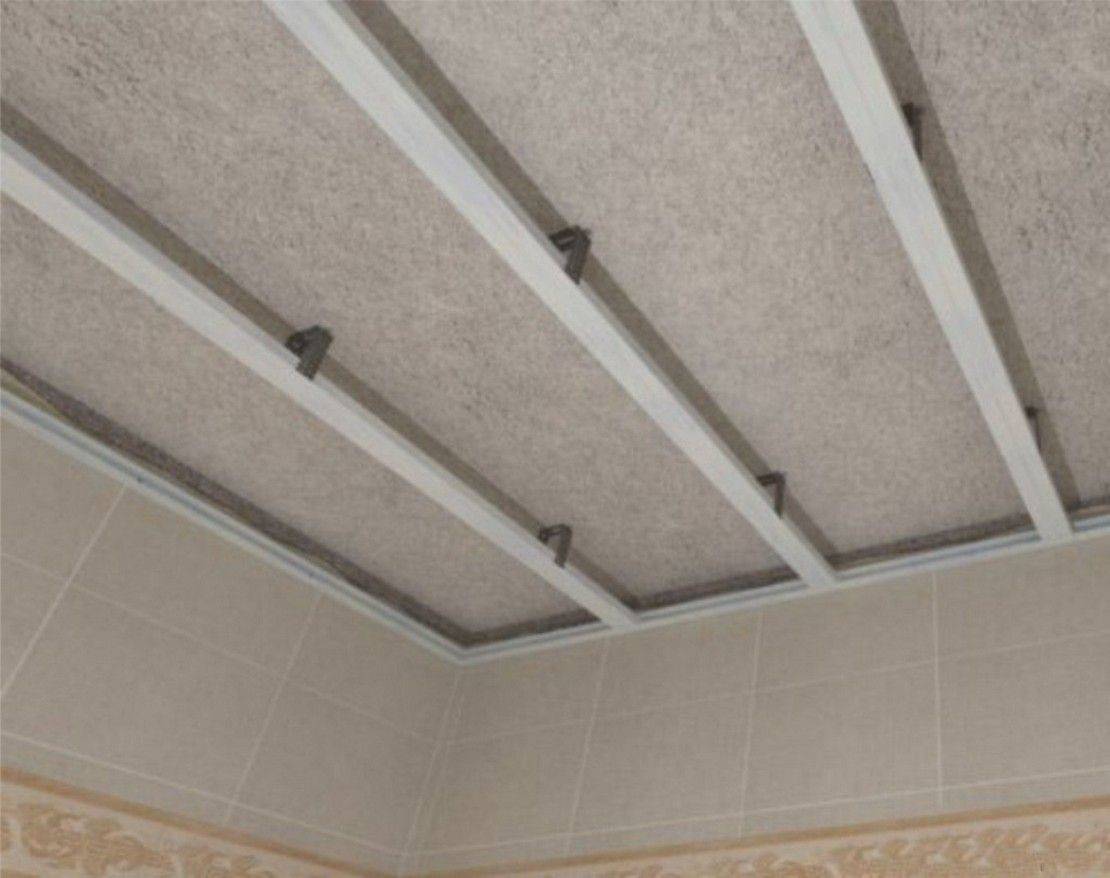 Обрешетка потолка под панели. Монтаж потолка из пластиковых панелей. Каркас для потолка ПВХ. Каркас для потолка из панелей ПВХ. Каркас для пластиковых панелей на потолок.