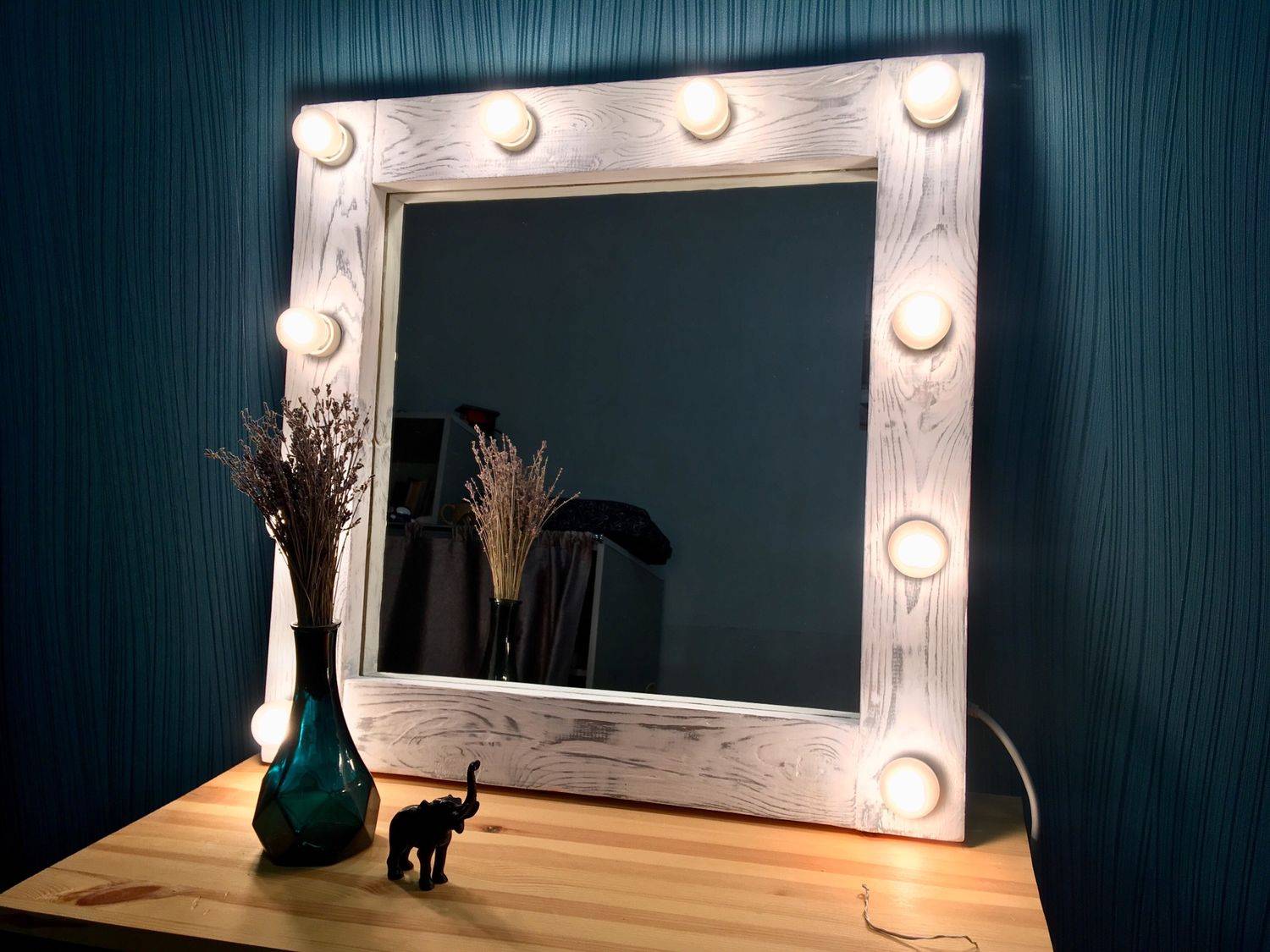 Зеркало с подсветкой для макияжа: как выбрать, топ лучших