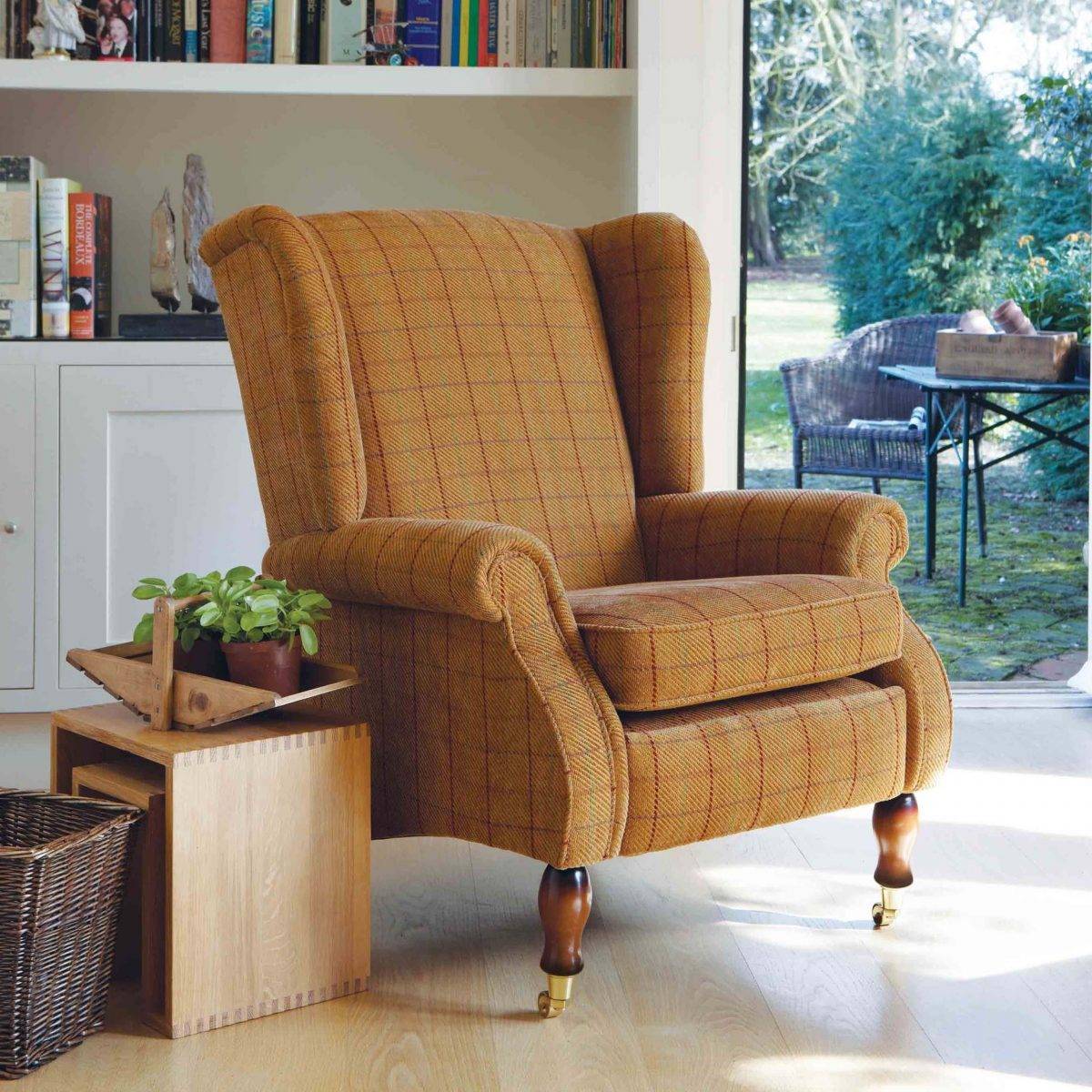 Маленькие кресла (41 фото): компактные кресла для отдыха в спальню и гостиную, мебель небольших размеров для маленьких комнат, варианты мини