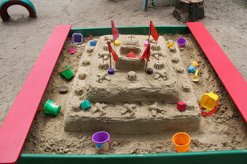Самодельная песочница для детей на дачу: фото деревянных песочниц, как самому сделать песочницу
