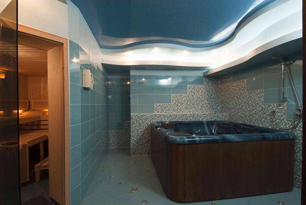 Делают ли в ванне натяжной потолок. Потолок в ванной. Двухуровневый потолок в ванной. Красивый потолок в ванной. Потолок в ванную комнату.