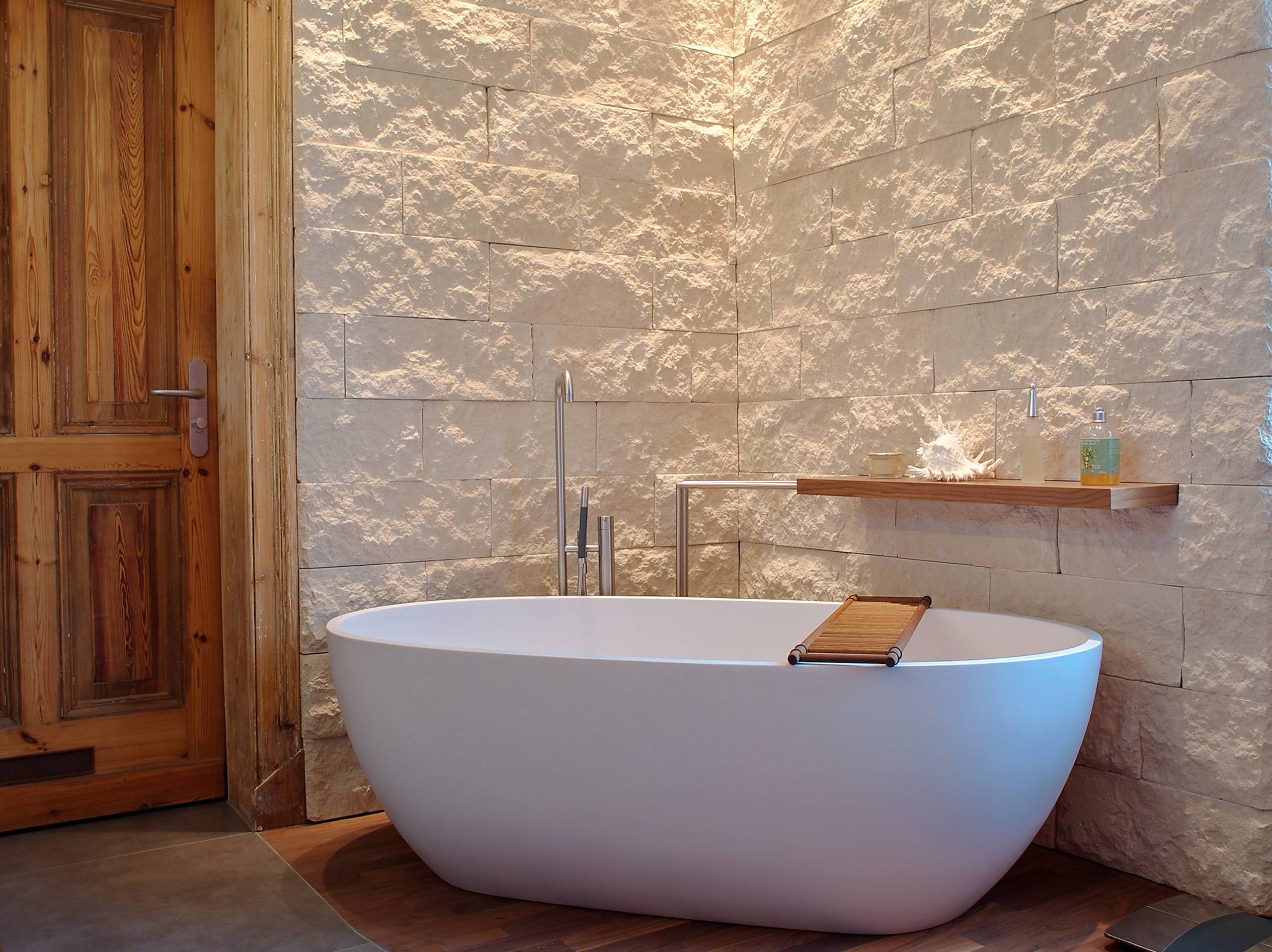 Чем можно отделать стены в ванной, кроме плитки? Аналоги керамики