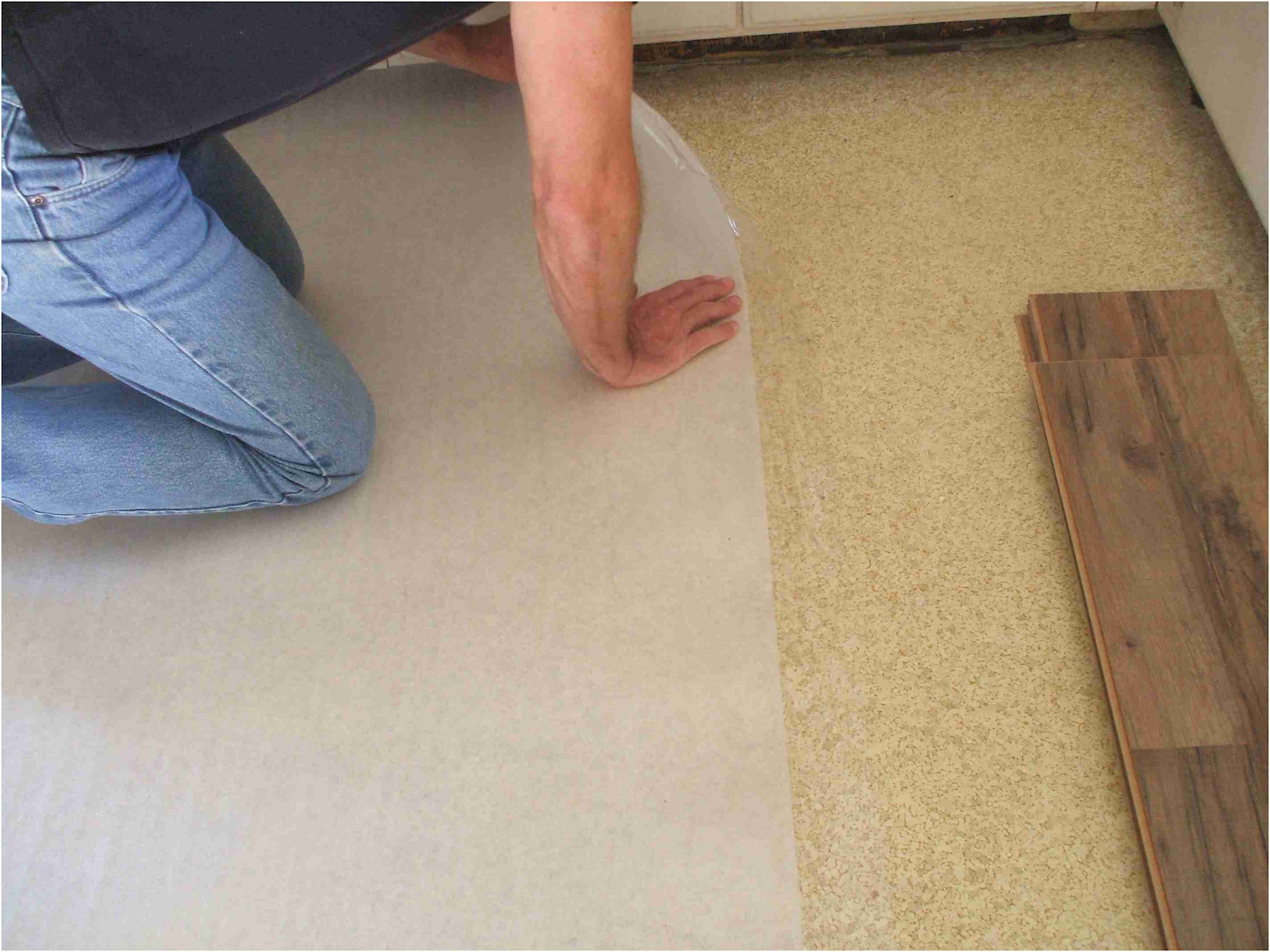 Укладка линолеума на бетонный пол - как стелить правильно